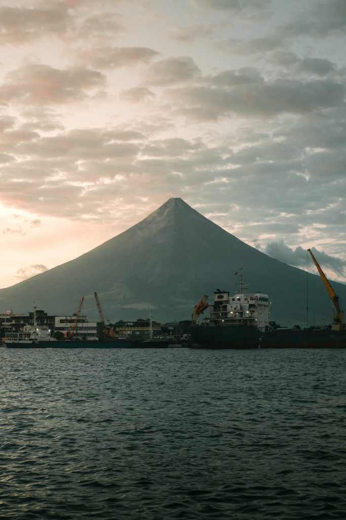 Can an importer be penalized for providing incorrect port of unlading information in the isf